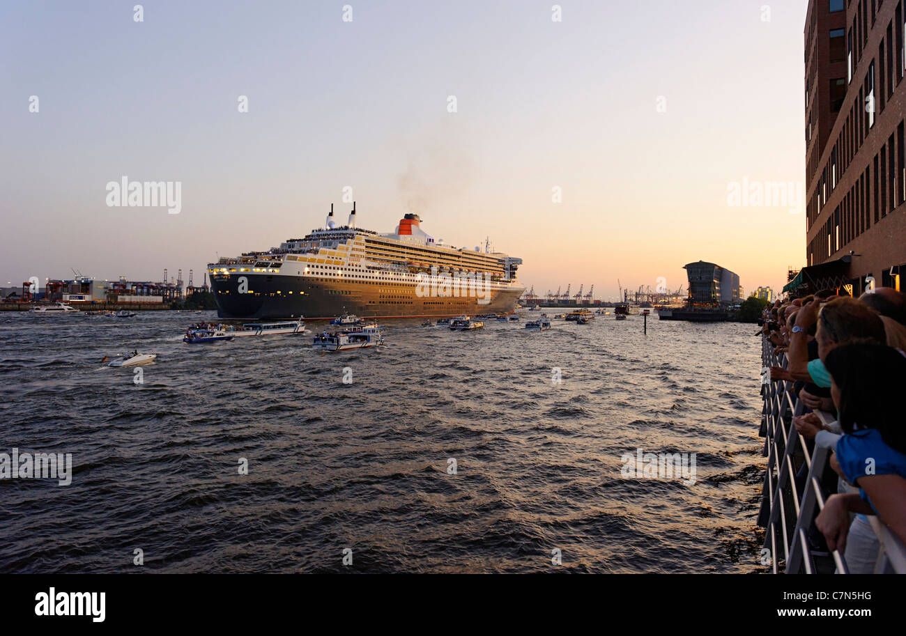 Rivers ships cruise liners hi-res stock photography and images - Page 3 -  Alamy