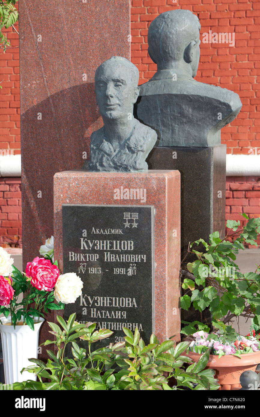 Grave of the Soviet scientist Victor Ivanovich Kuznetsov (1913-1991) at Novodevichy Cemetery in Moscow, Russia Stock Photo