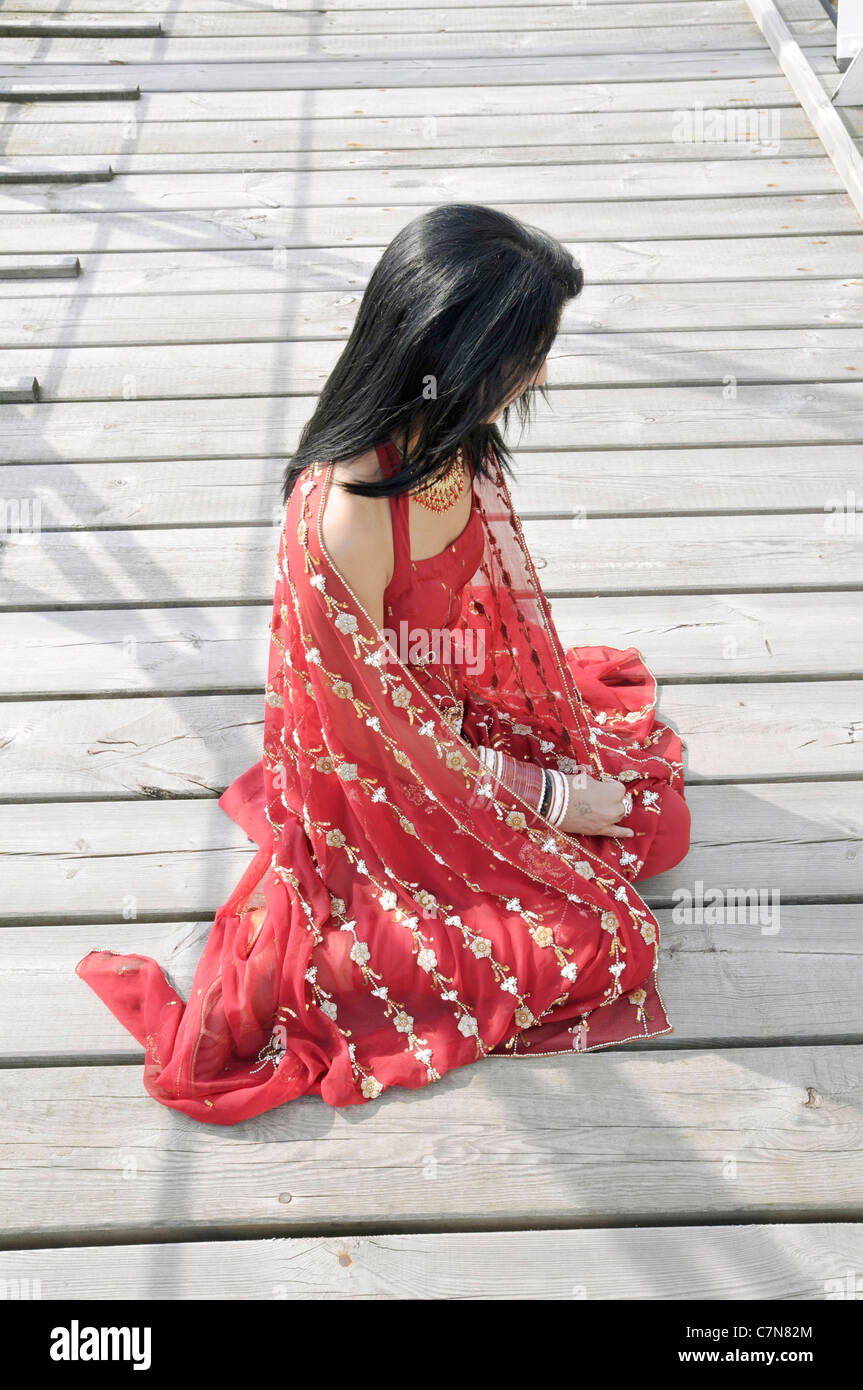 Young indian woman wearing a red sari hi-res stock photography and ...