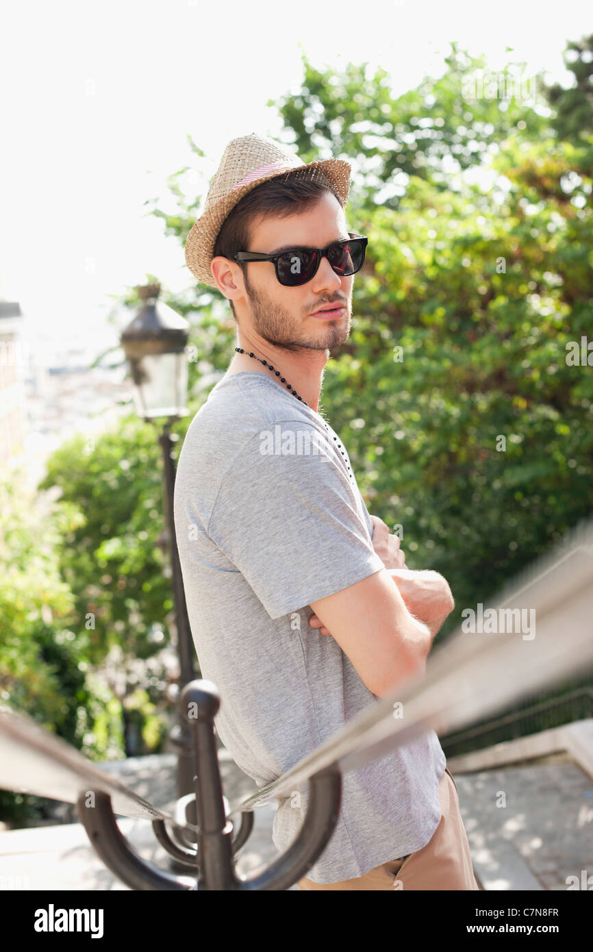 Leaning against the railing hi-res stock photography and images - Alamy