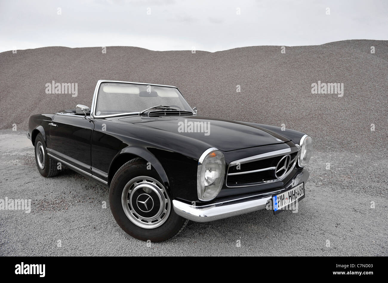 Mercedes Benz 230 SL Pagode, vintage car, collectible, collector's vehicle,  classic car, number plate distorted, Hamburg,Germany Stock Photo - Alamy
