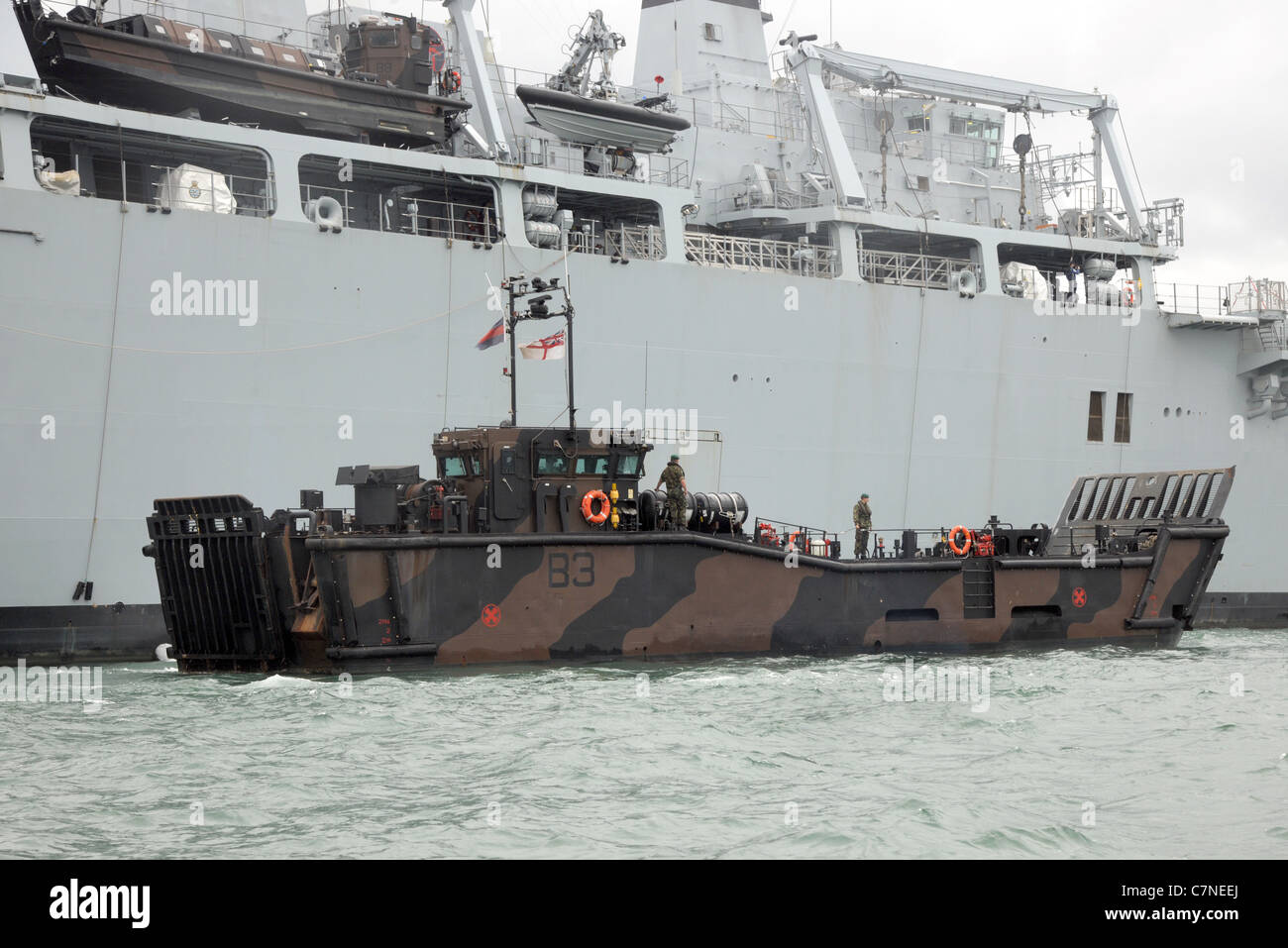 An LCU Mk10 of Marine landing craft unit, 4 Assault Squadron Royal Marines, alongside HMS Bulwark Stock Photo