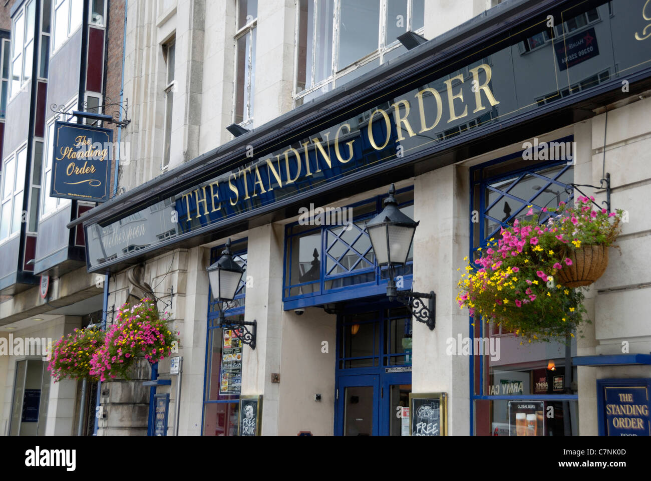 The Standing Order pub in Southampton High Street, Hampshire, England Stock Photo