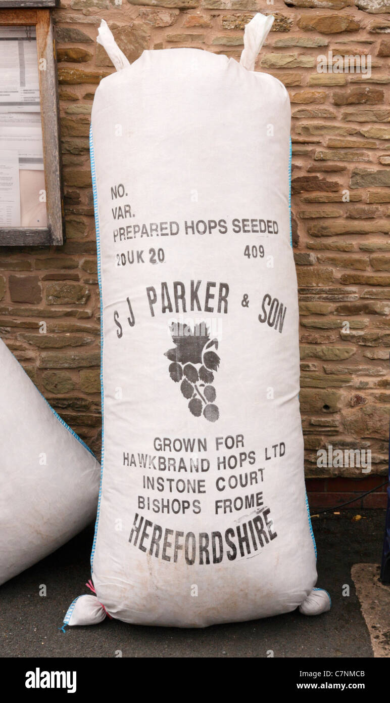 Hop pocket hires stock photography and images Alamy