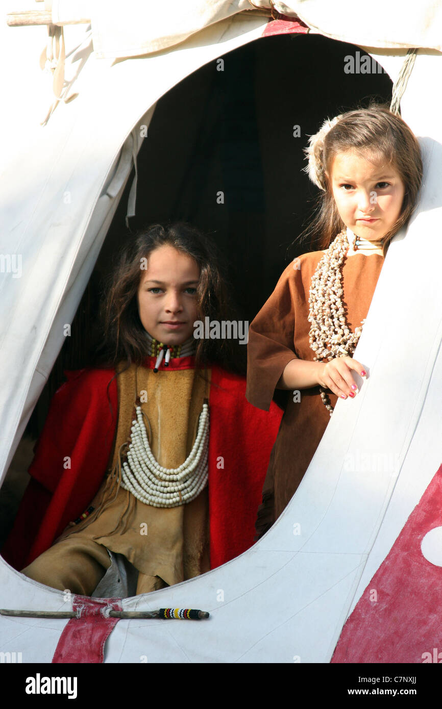 Native tipi girl hi-res stock photography and images - Alamy