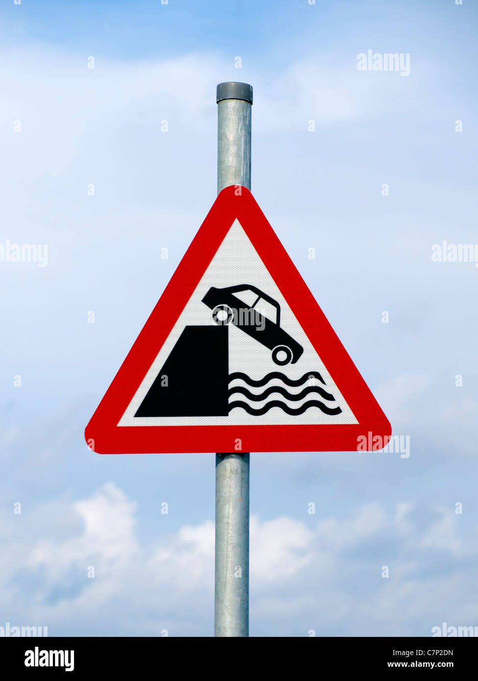 Road traffic warning sign for risk of vehicles falling into deep water Stock Photo