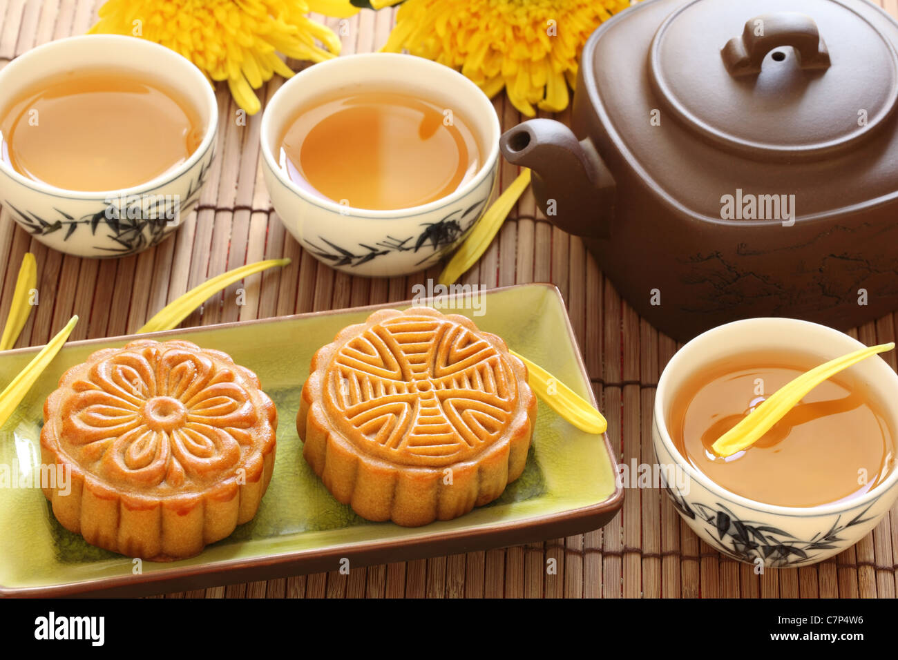 mooncake and tea for Chinese mid autumn festival Stock Photo