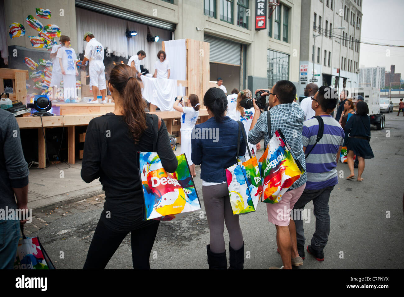 Shoppers outside a Desigual pop-up store in the Dumbo neighborhood of  Brooklyn in New York Stock Photo - Alamy