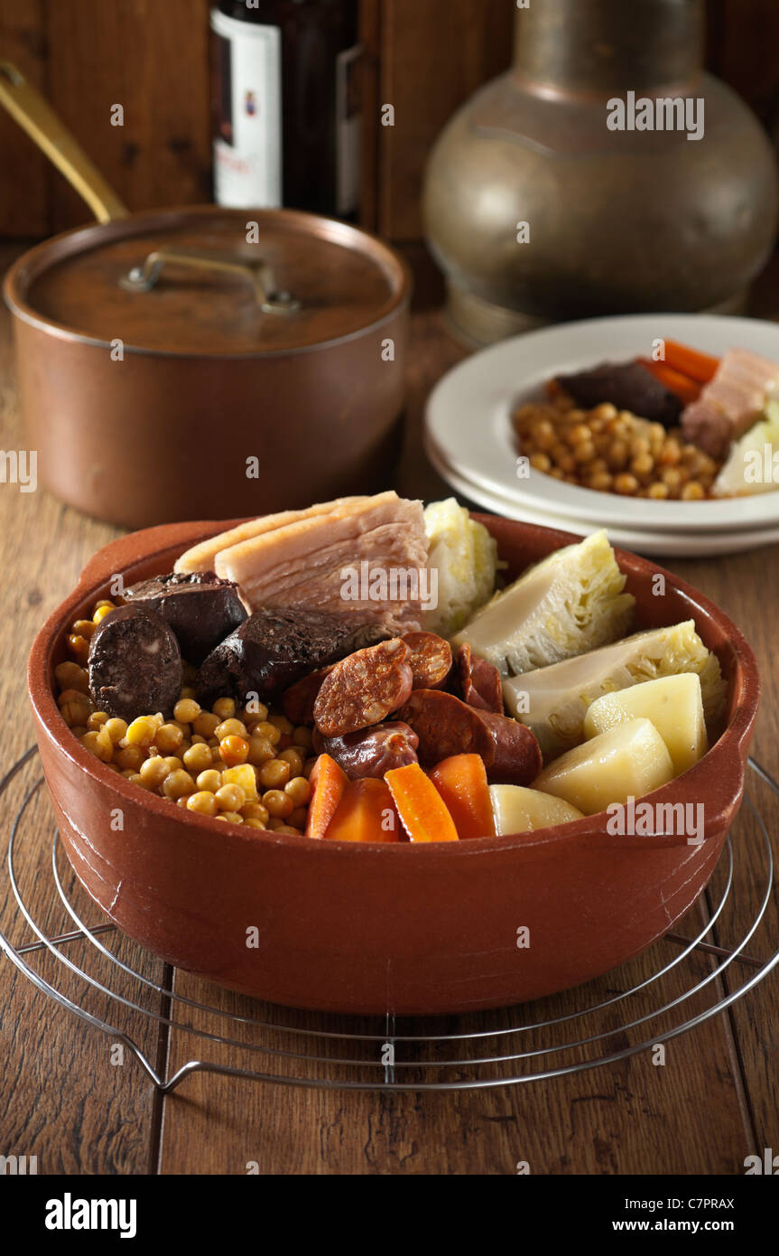 Spanish cocido hires stock photography and images Alamy