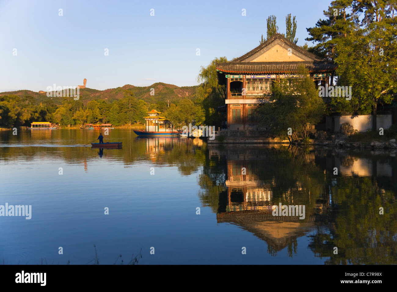 Yanyulou (Smoke and Fog) Chamber by the lake, Chengde Mountain Resort, Hebei Province, China Stock Photo