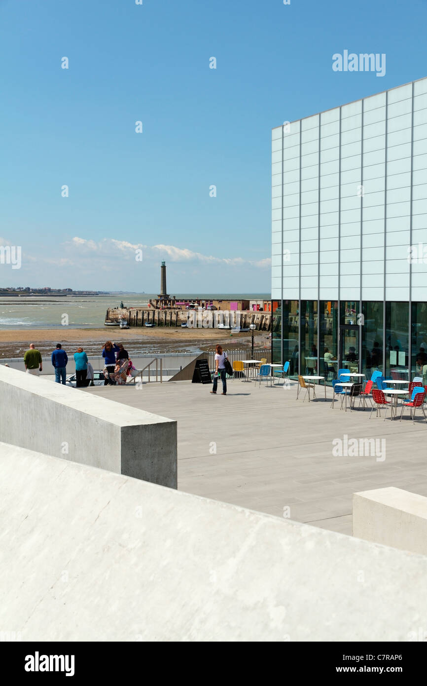 Turner Contemporary Art Gallery, The Stone Pier of Margate Harbour Arm in the background, Rendezvous, Margate, Kent, England, United Kingdom Stock Photo