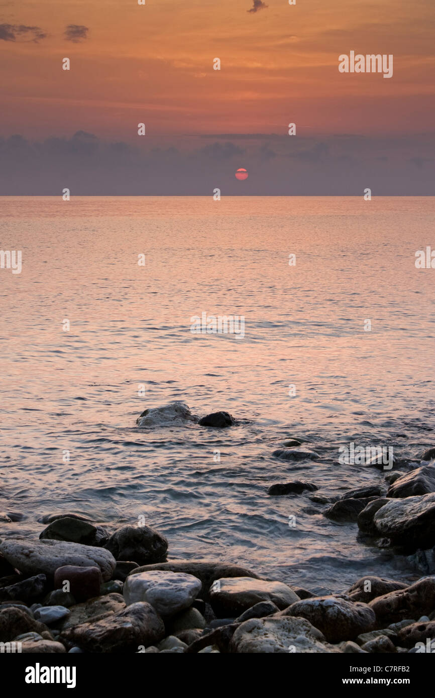 Beautiful seascape sea rock sunrise hi-res stock photography and images ...
