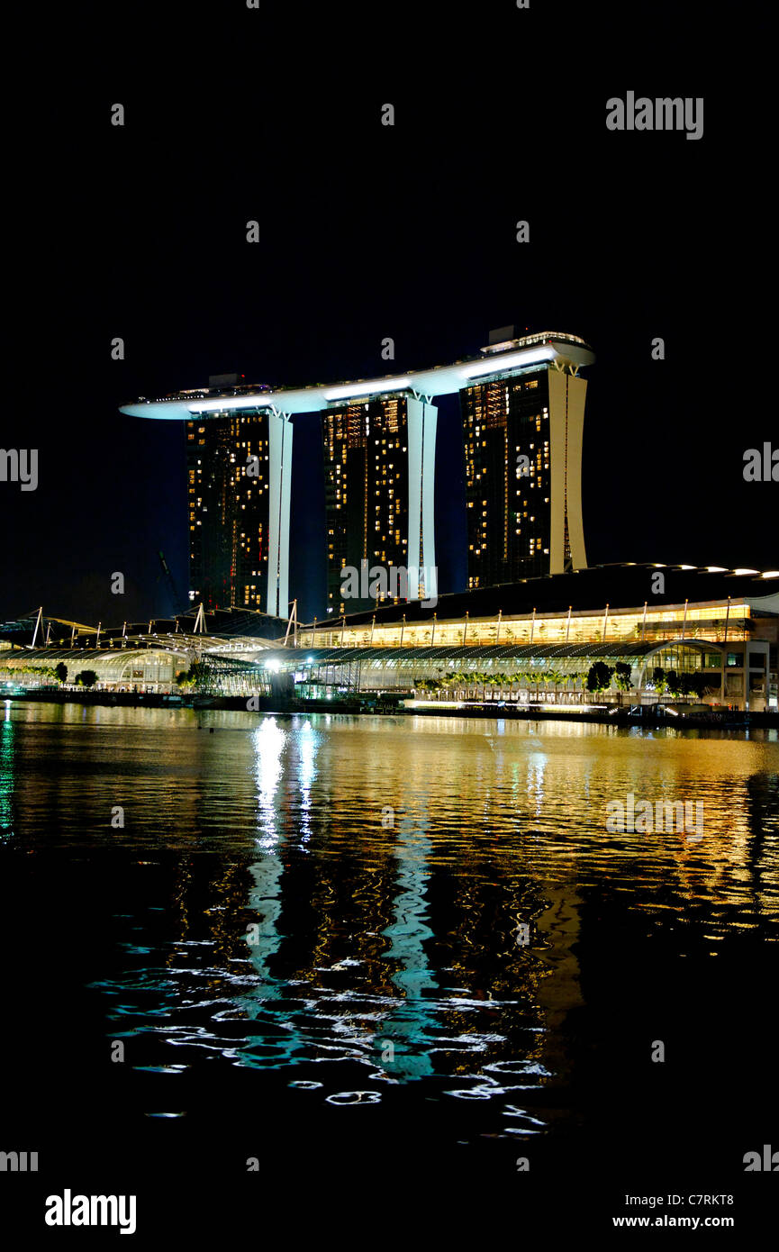 Marina bay sands bar hi-res stock photography and images - Alamy