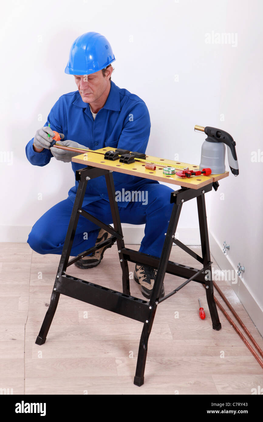 Plumber cutting copper pipe Stock Photo Alamy