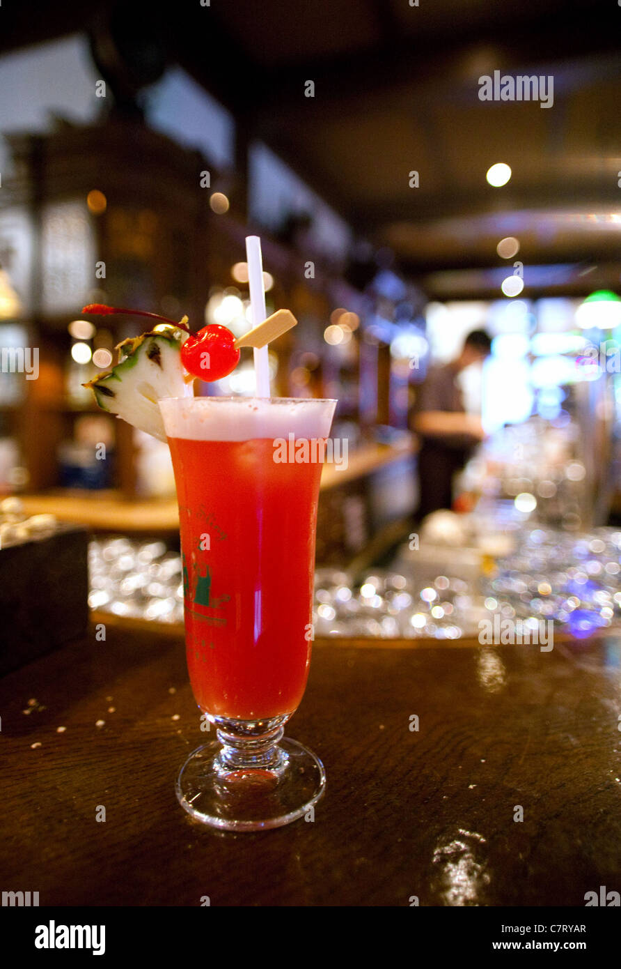 A Singapore Sling cocktail on the Long bar, Raffles Hotel, Singapore Stock Photo