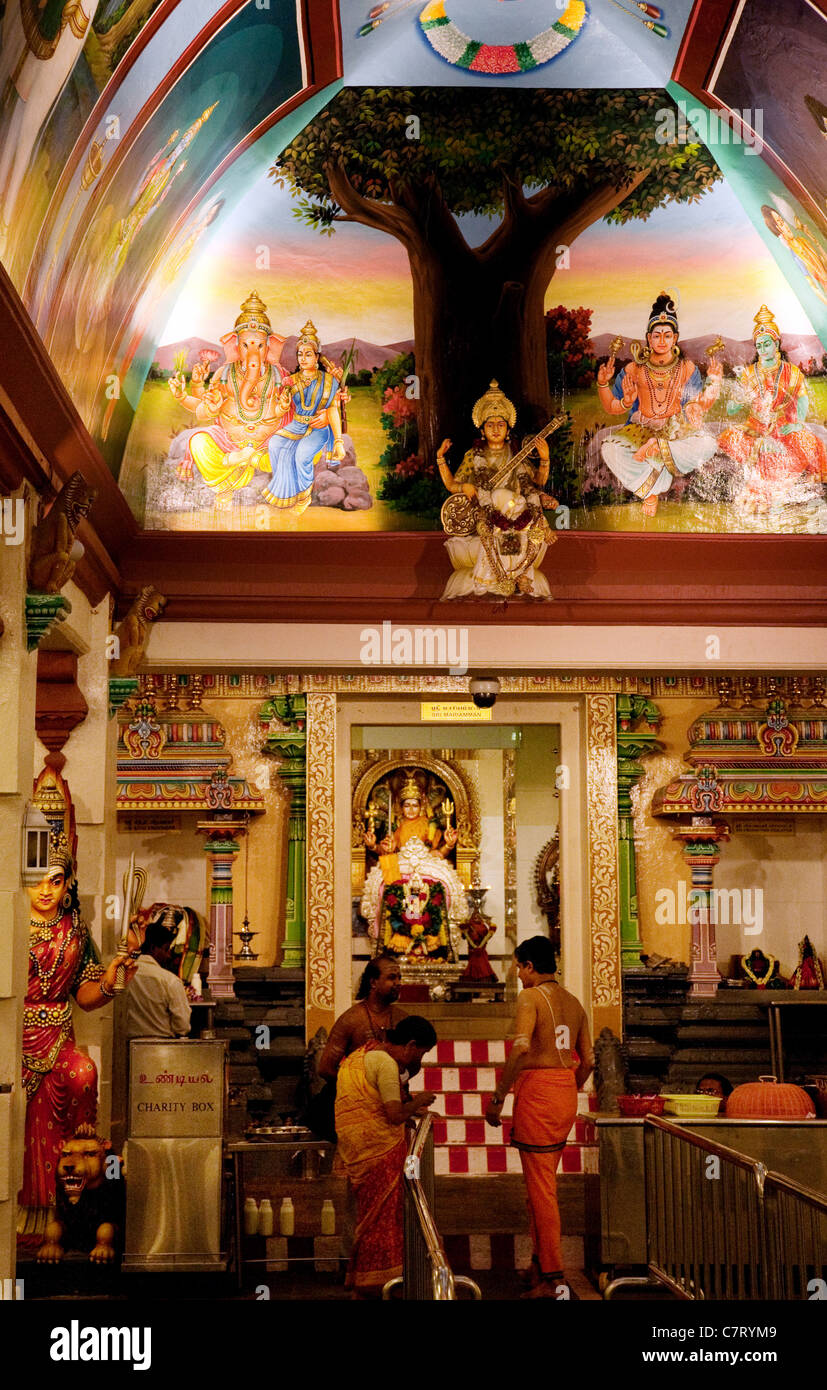 Hindu worshippers inside the Sri mariamman temple, Singapore Asia Stock Photo