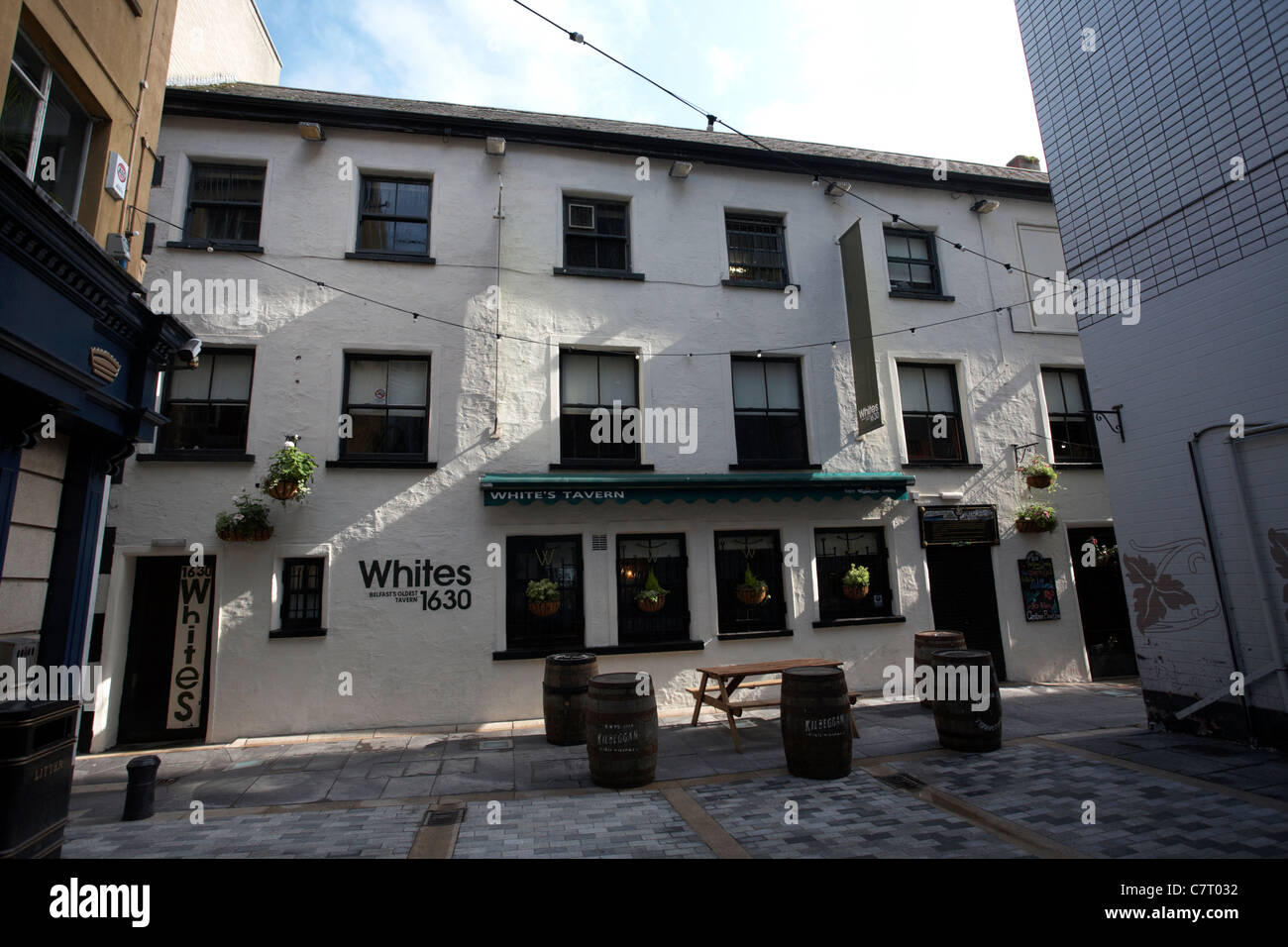 Whites Tavern, Belfasts oldest tavern established in 1630, Winecellar Entry, Belfast city centre, Northern Ireland, UK. Stock Photo