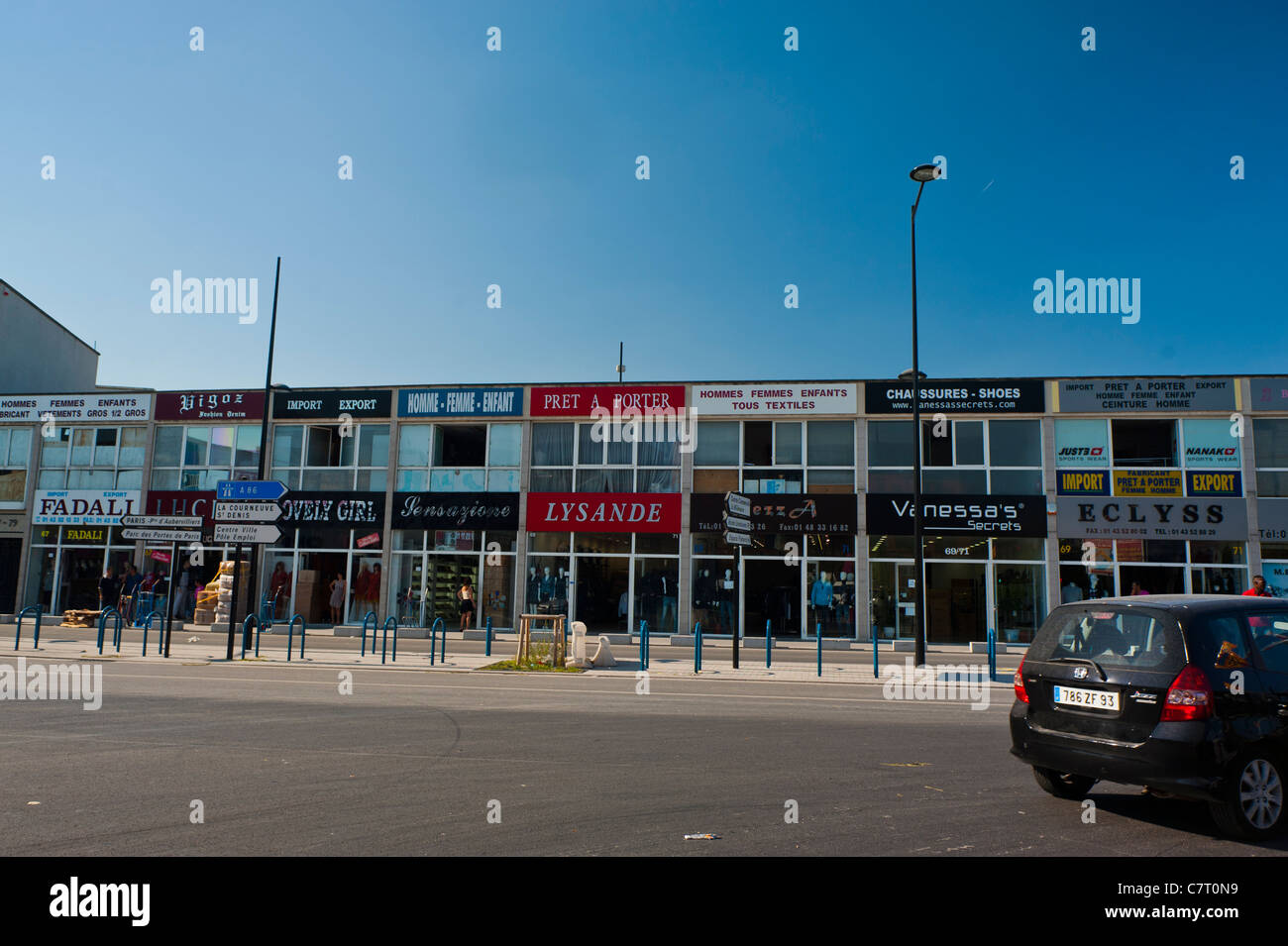 Aubervilliers, France, Chinese Wholesale Textiles COmpanies, Low Cost, on  Street Stock Photo - Alamy