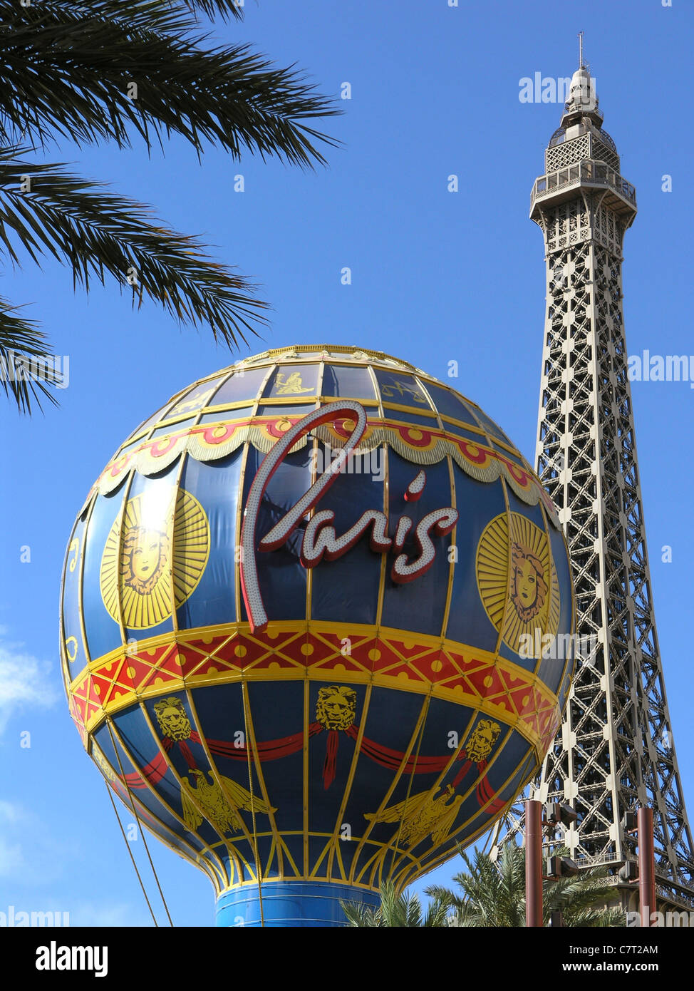 Paris Las Vegas NV, USA 10-2-17: Paris Las Vegas offers exquisite purchases  of accessories for a special souvenir accompanied by a glass of wine Stock  Photo - Alamy