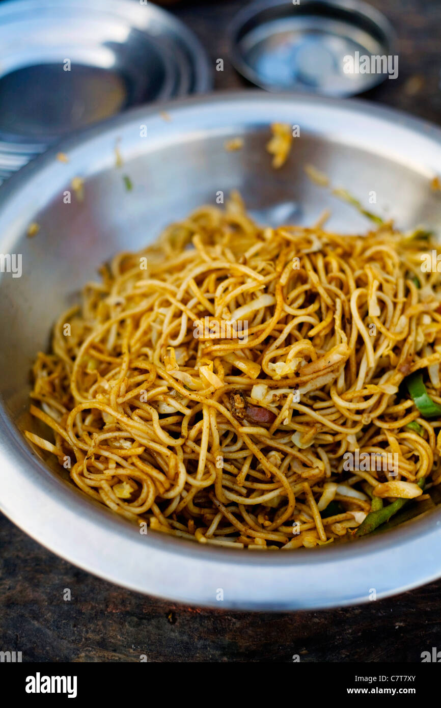 A bowl of Asian stir fry noodles Stock Photo - Alamy