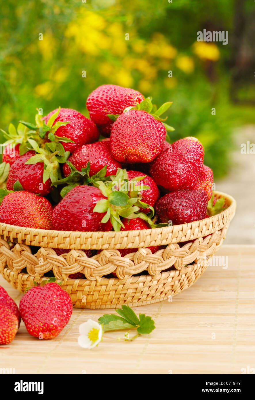 Ripe strawberries in the basket on the green background Stock Photo - Alamy