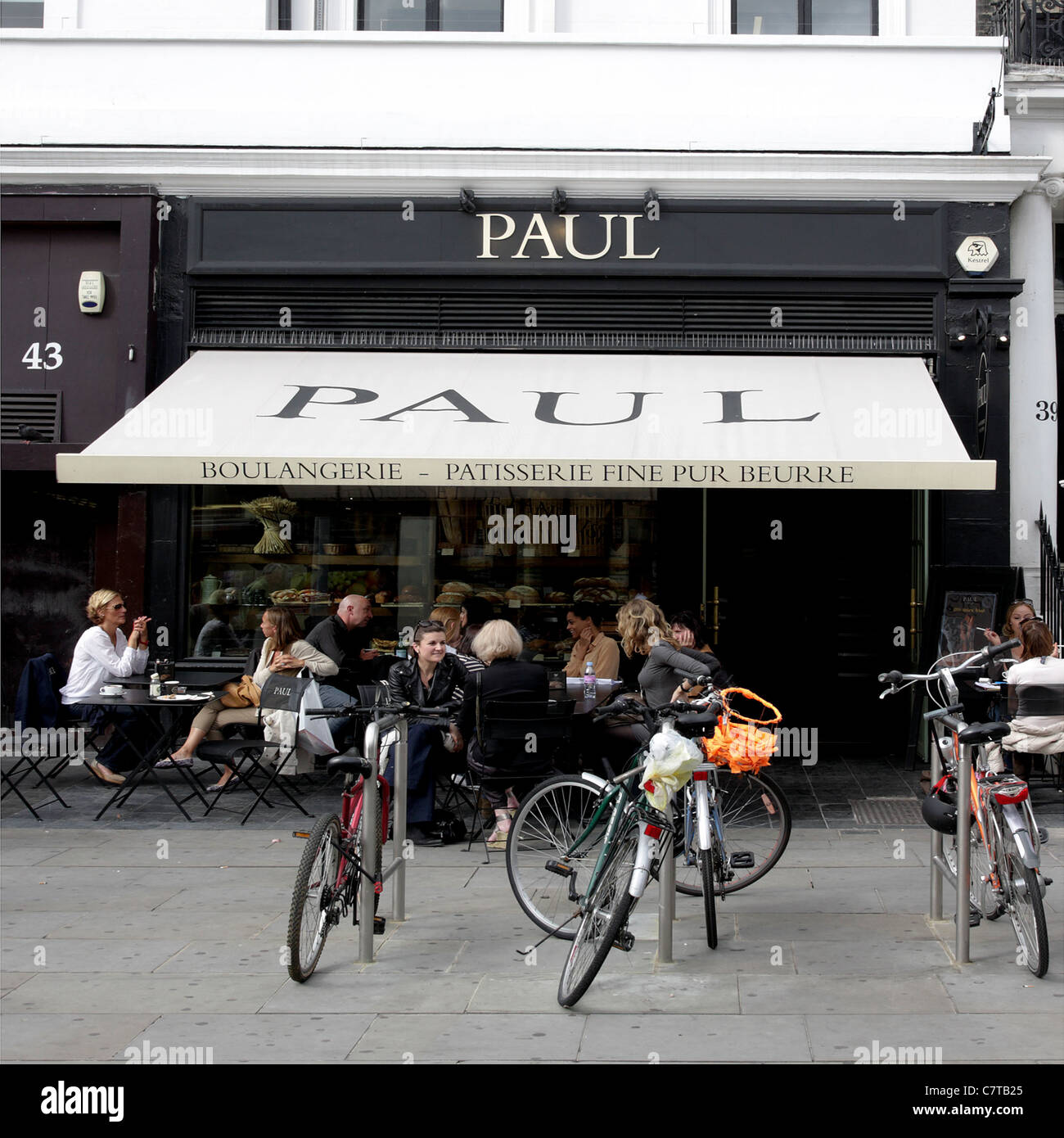 Paul Patisserie High Resolution Stock Photography And Images Alamy