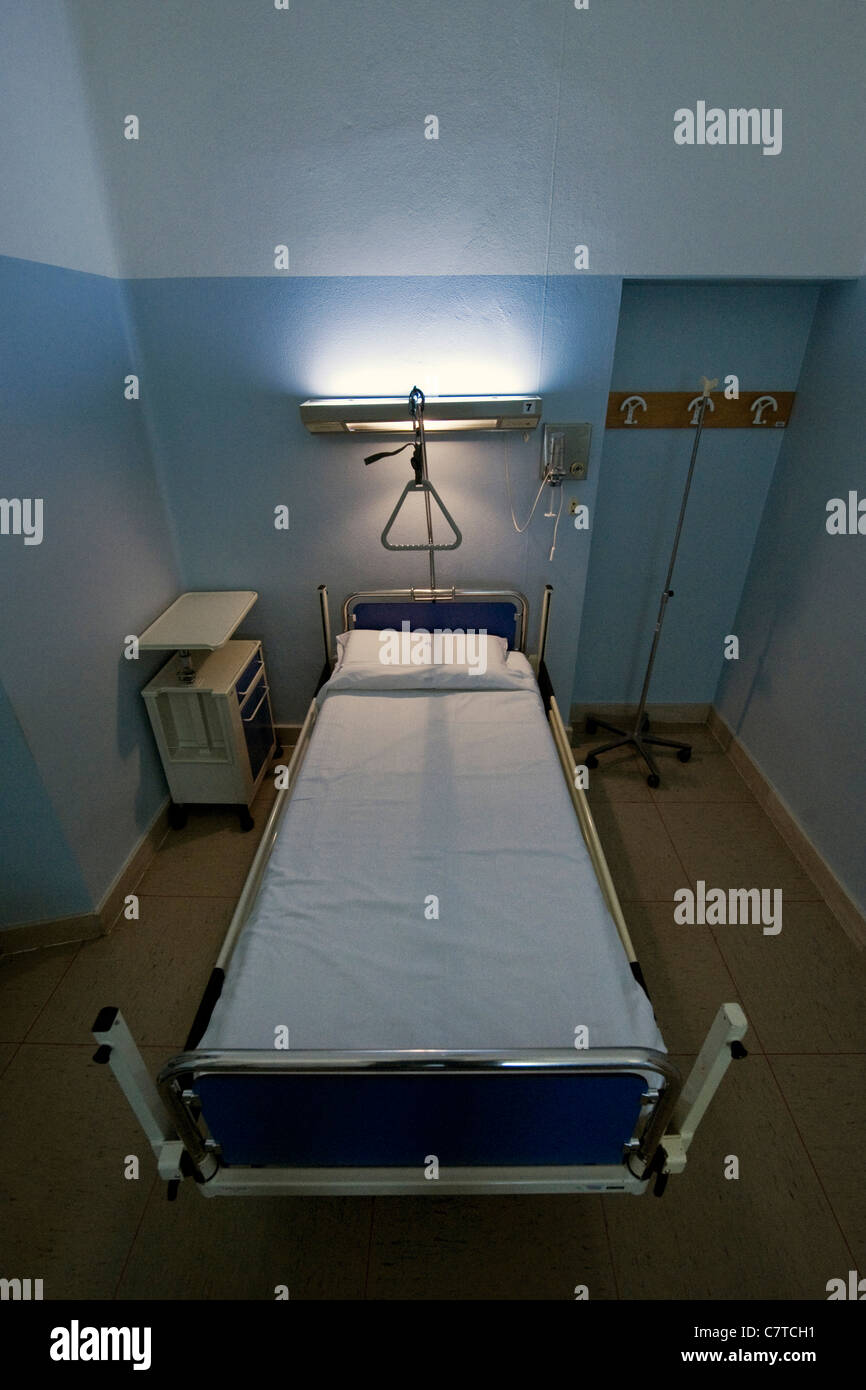 Empty hospital room hi-res stock photography and images - Alamy