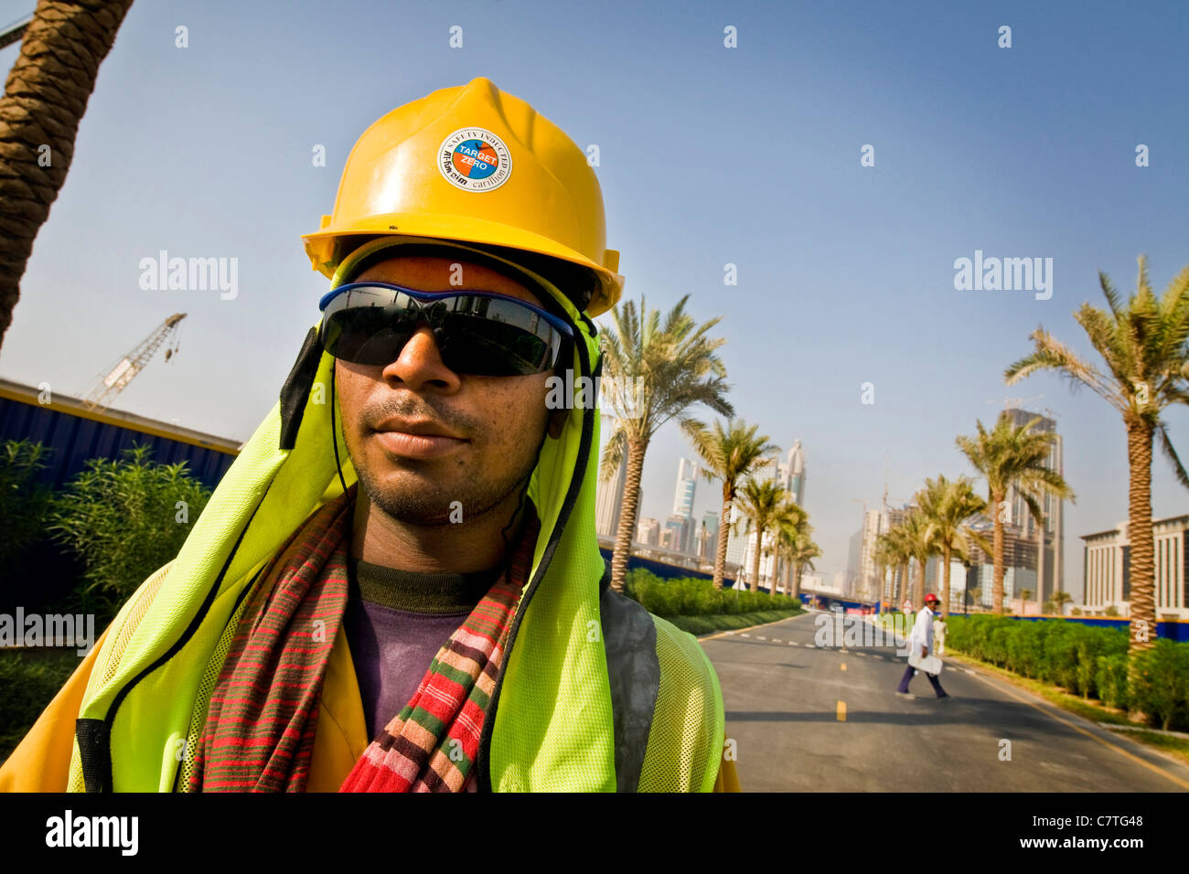 Emirats Arabes Unis, Dubai, pakistani worker at building site of Media city Stock Photo
