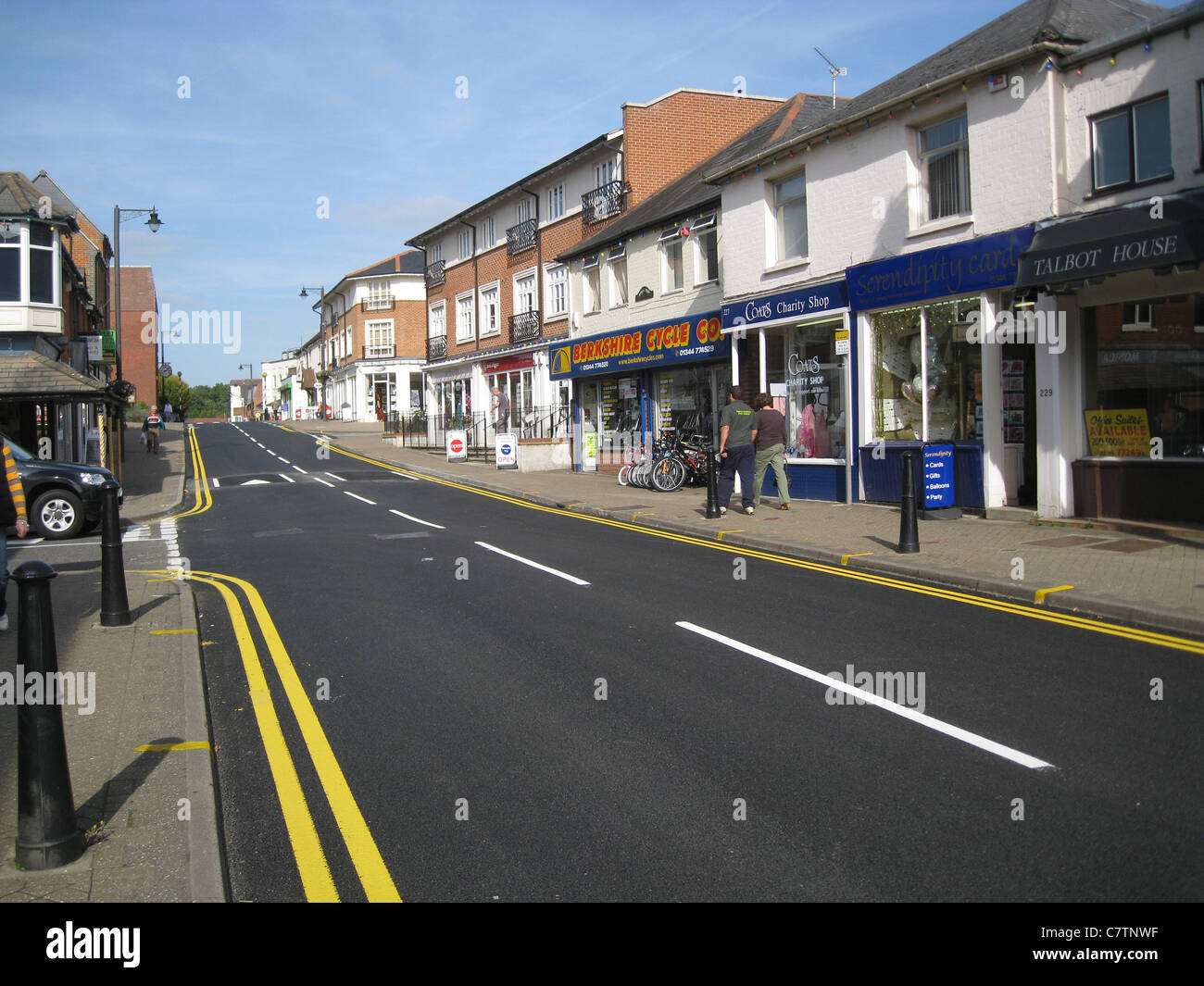 Crowthorne High Street looking North -1 Stock Photo
