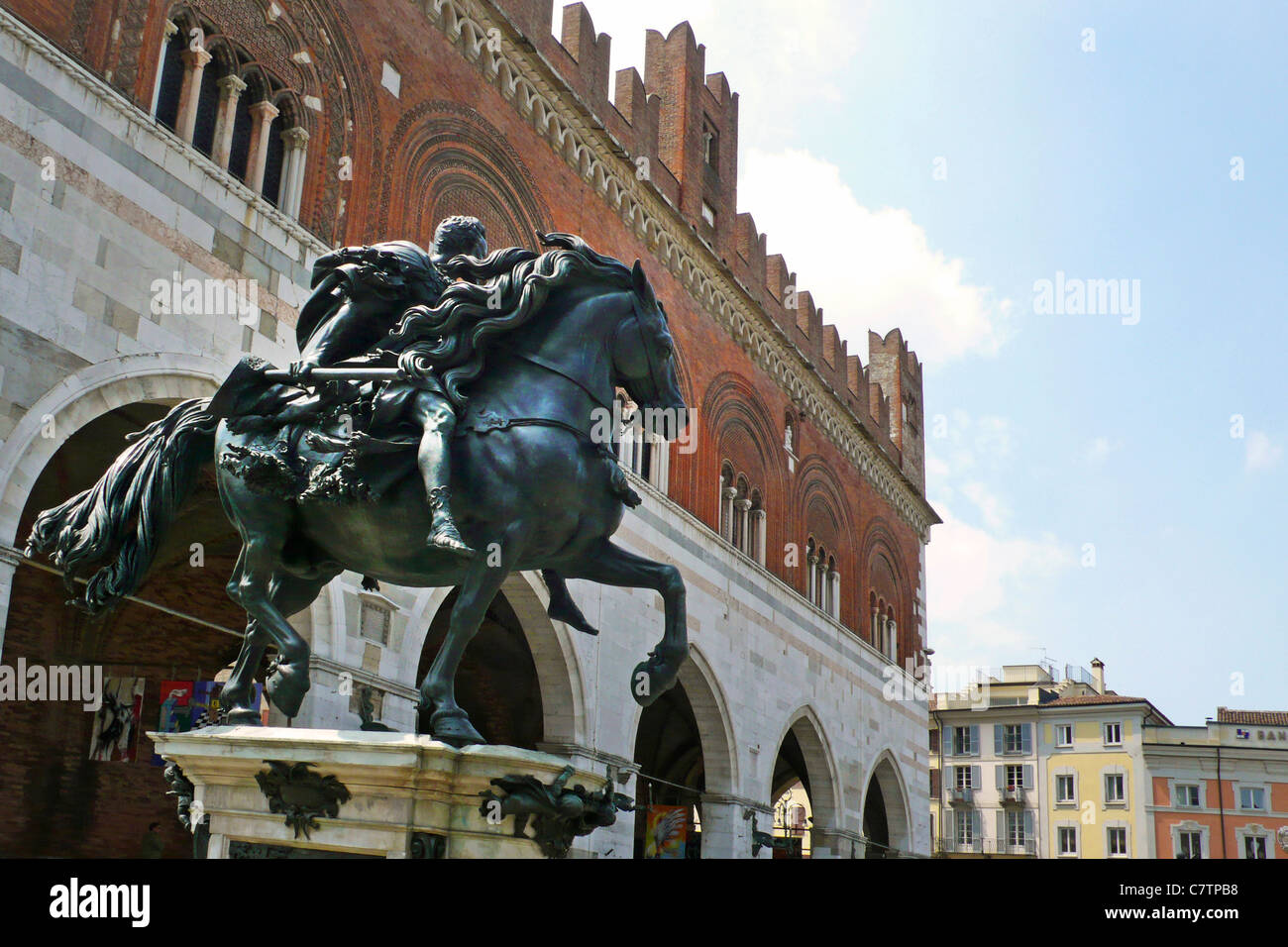 Italy, Emilia Romagna, Piacenza, the Piazza dei Cavalli with statue of Ranuccio I Stock Photo
