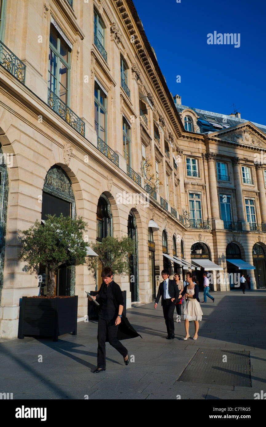 Paris, France, People Shopping on High Street, Place Vendome, Chaumet  Jewelry Brands Shops, rich luxury, Shop Fronts Prestige consumer Stock  Photo - Alamy