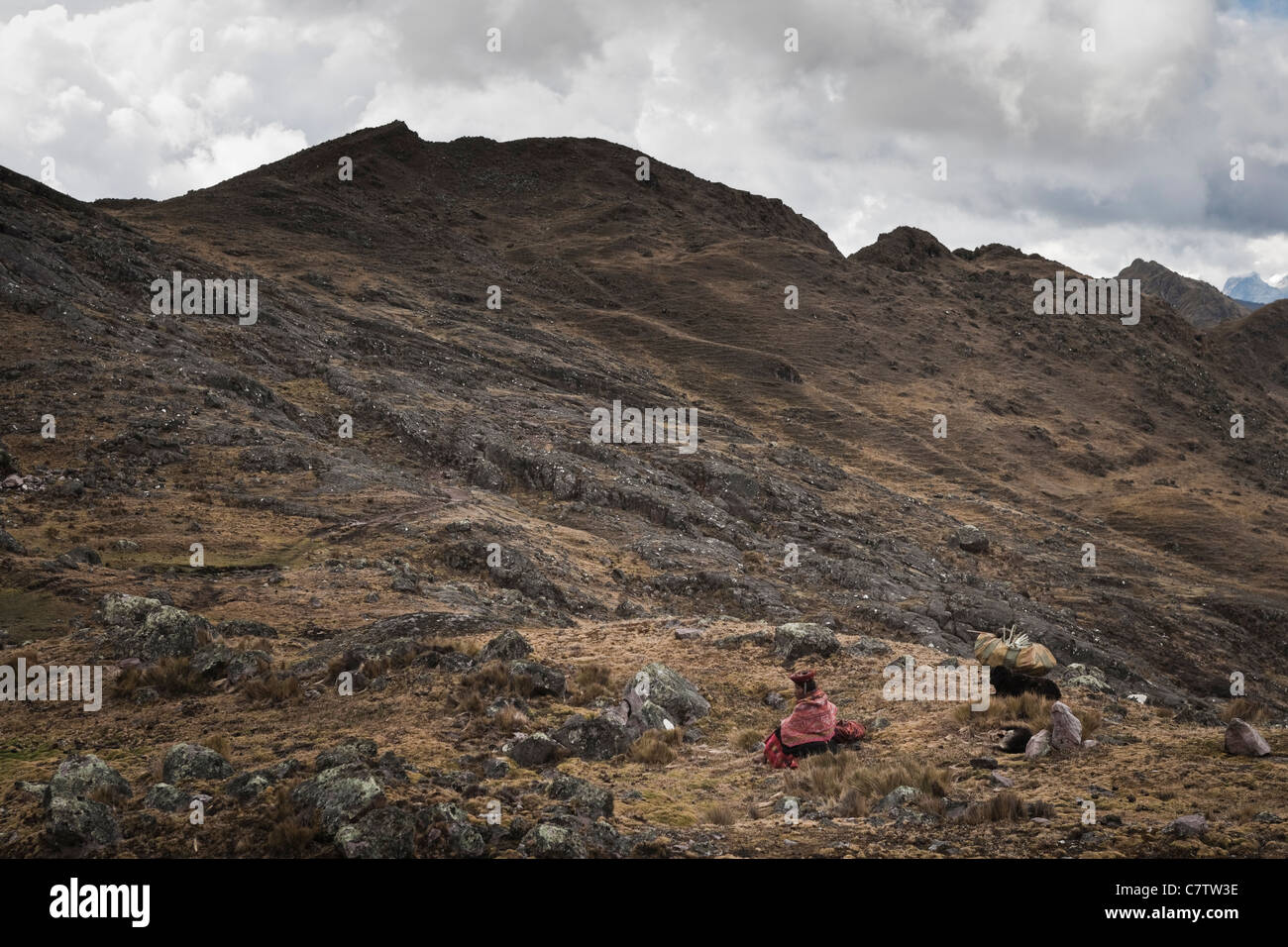 Machu picchu woman hi-res stock photography and images - Alamy