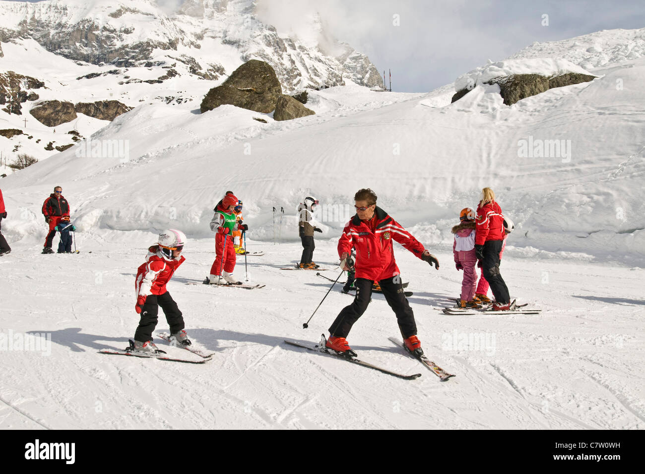 Kids ski lessons hi-res stock photography and images - Alamy