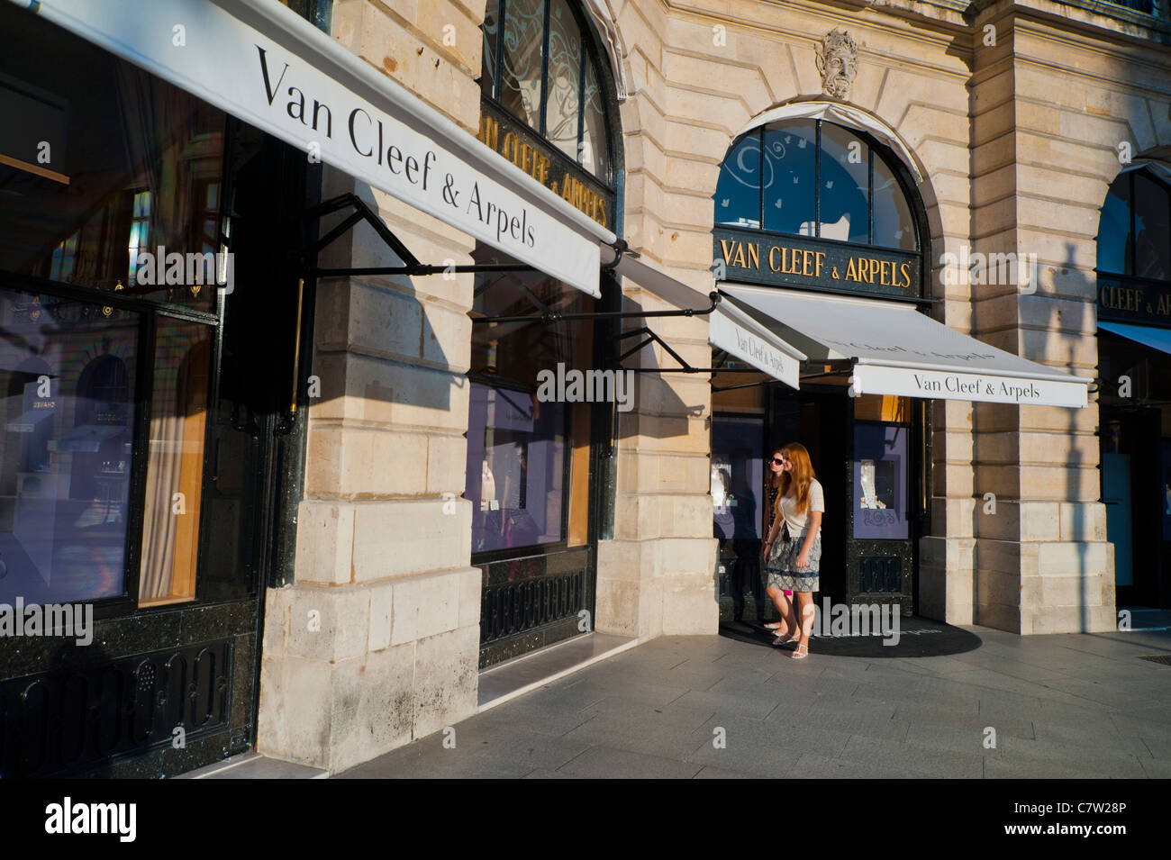 Paris, France, Women Shopping on High Street, Place Vendome, "Van Cleef & Arpels"  Jewelry Brands Shop Fronts, Prestige consumer Stock Photo