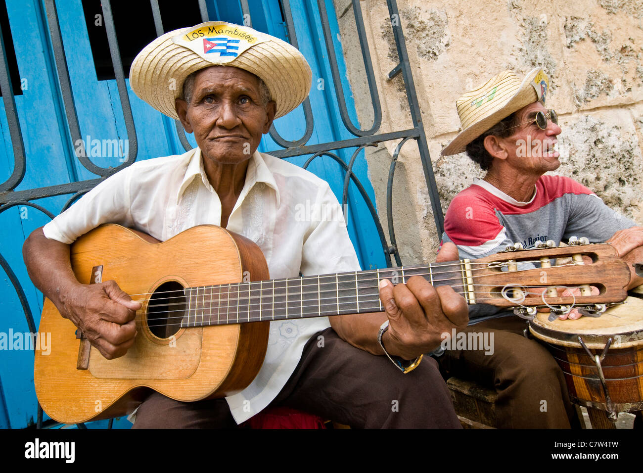 Músico Que Joga a Música Tradicional Em Havana Imagem de Stock Editorial -  Imagem de pessoa, envelhecido: 39316994