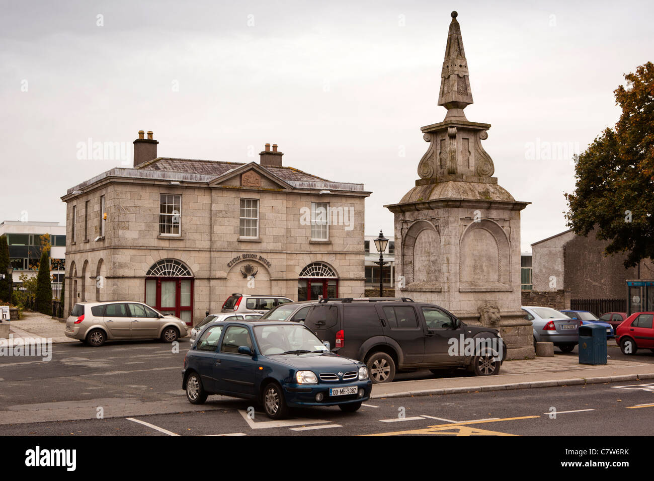 Ireland, Co Wicklow, Blessington Downshire coming of age monument outside Credit Union House Stock Photo