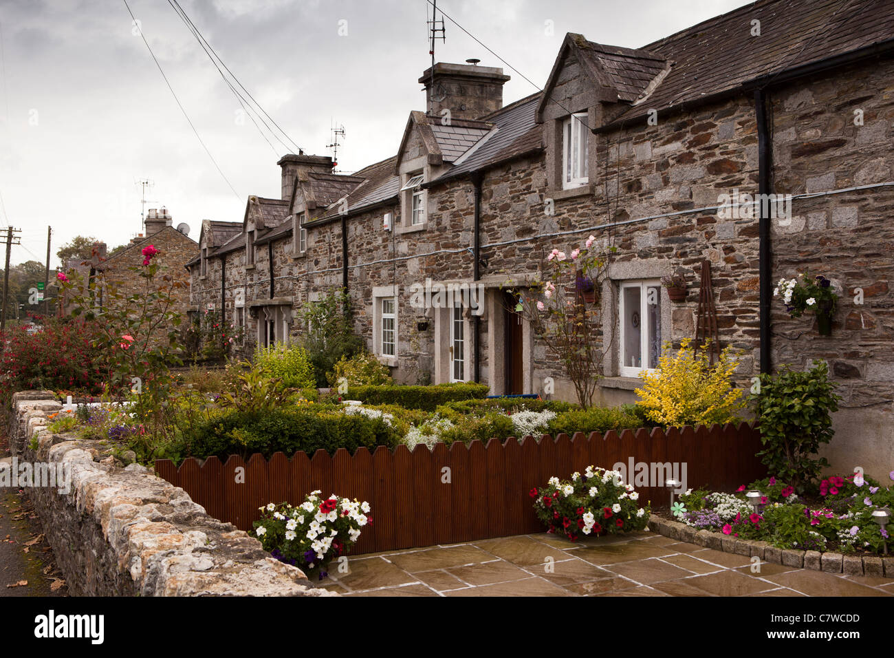 Ireland, Co Wicklow, Shillelagh, flower filled small cottage front garden in village Stock Photo