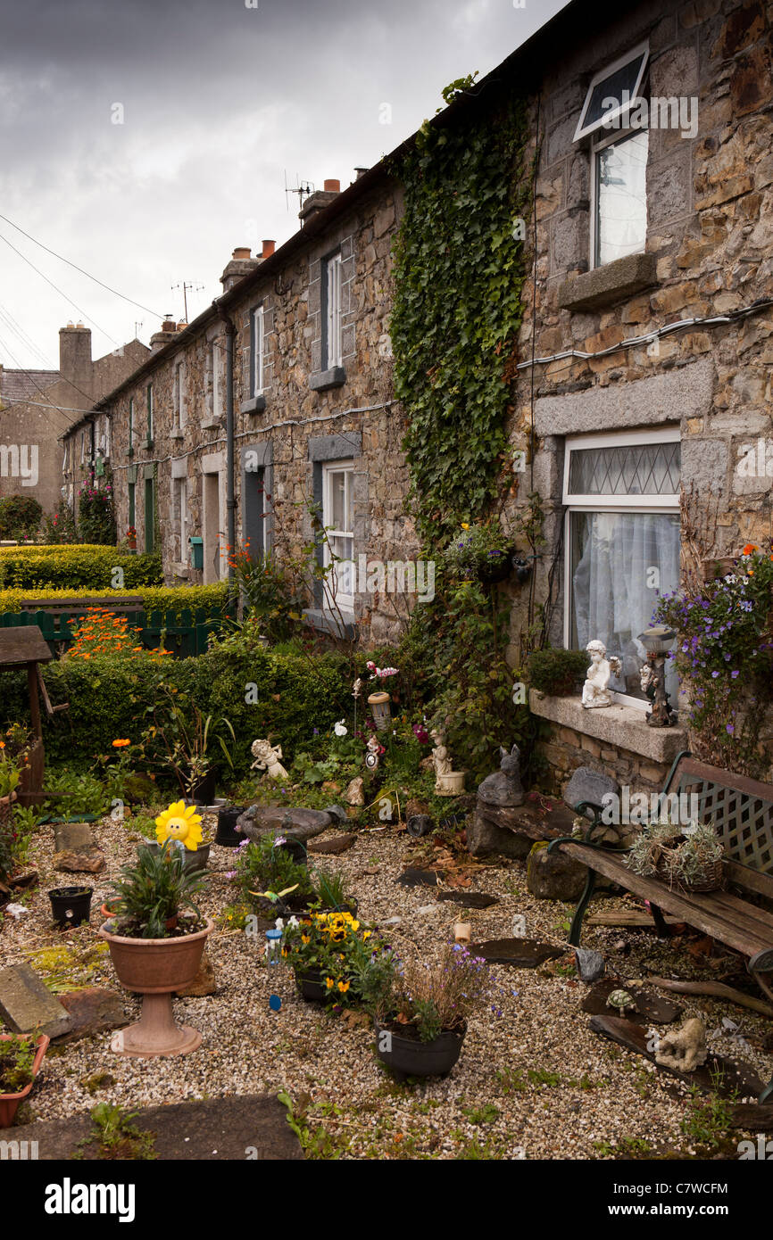 Ireland, Co Wicklow, Shillelagh, small terraced cottage front garden in village Stock Photo
