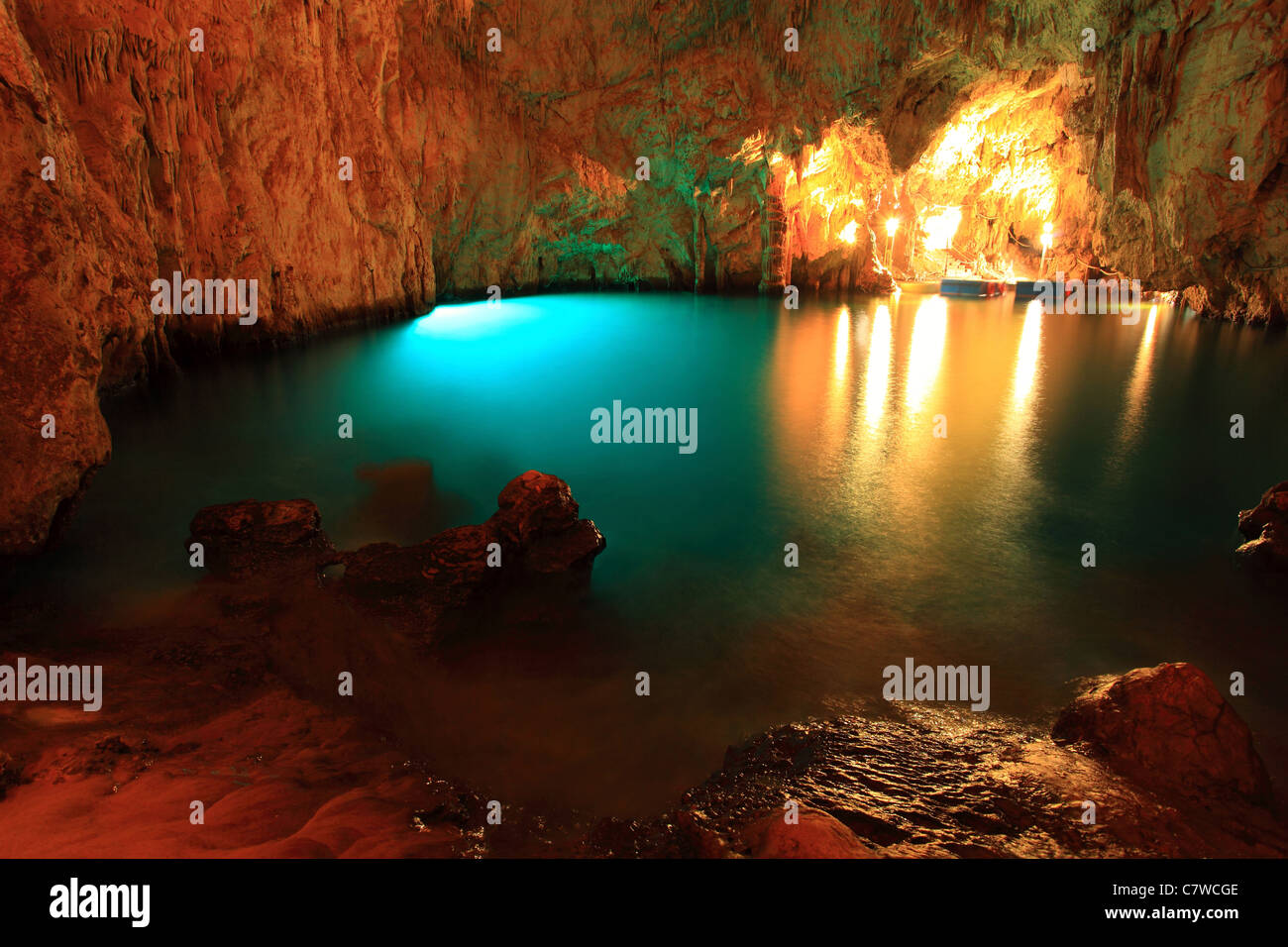Grotto dello smeraldo hi-res stock photography and images - Alamy