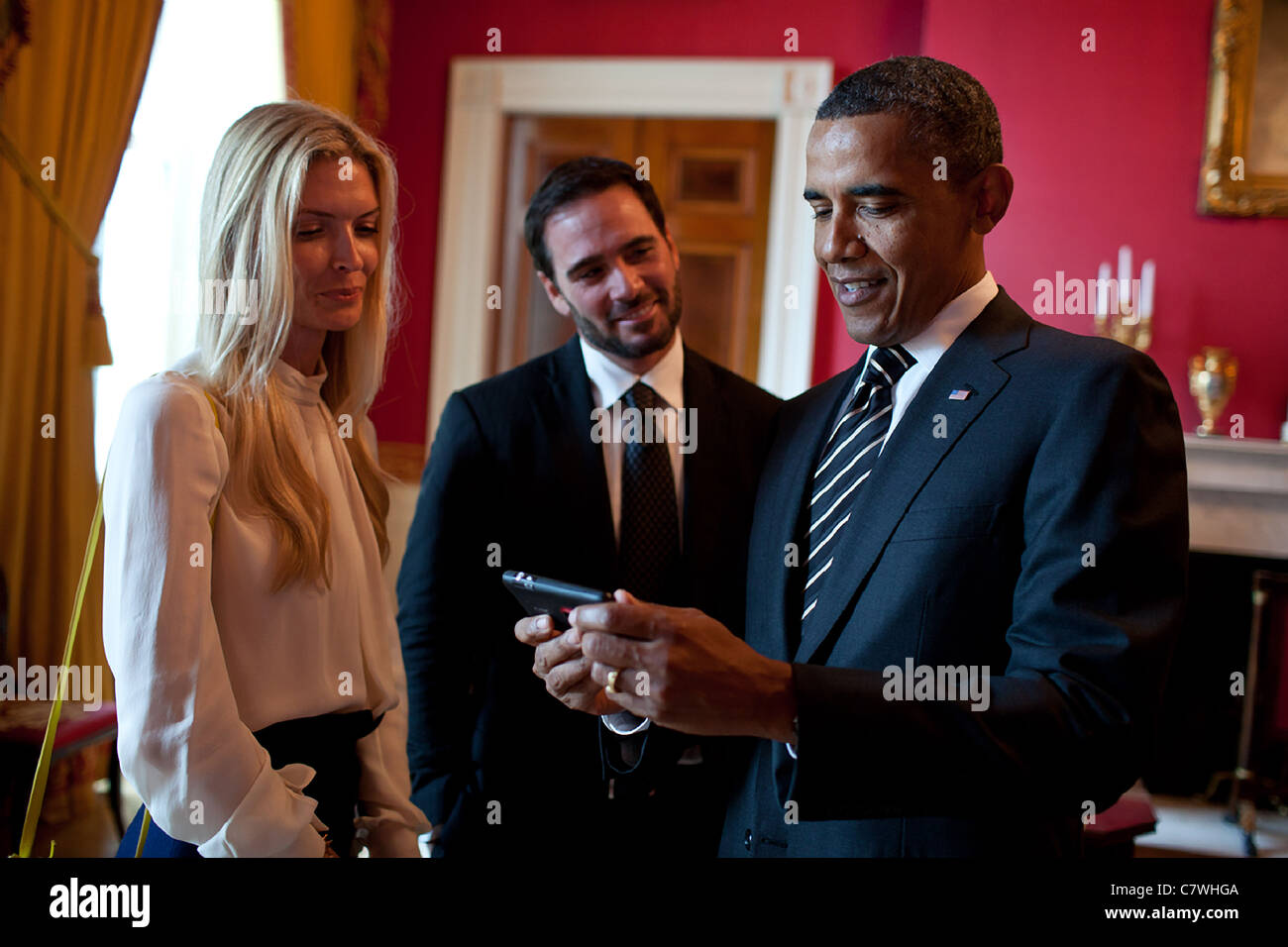President Barack Obama visits with 2010 NASCAR Champion Jimmie Johnson and his wife, Chandra, in the Red Room of the White House Stock Photo