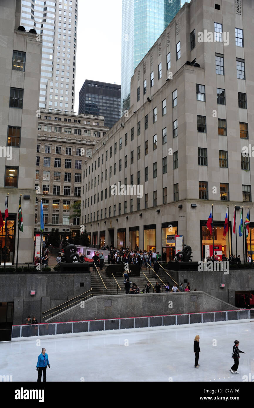 Portrait iceskaters, towards Channel Promenade stairways and