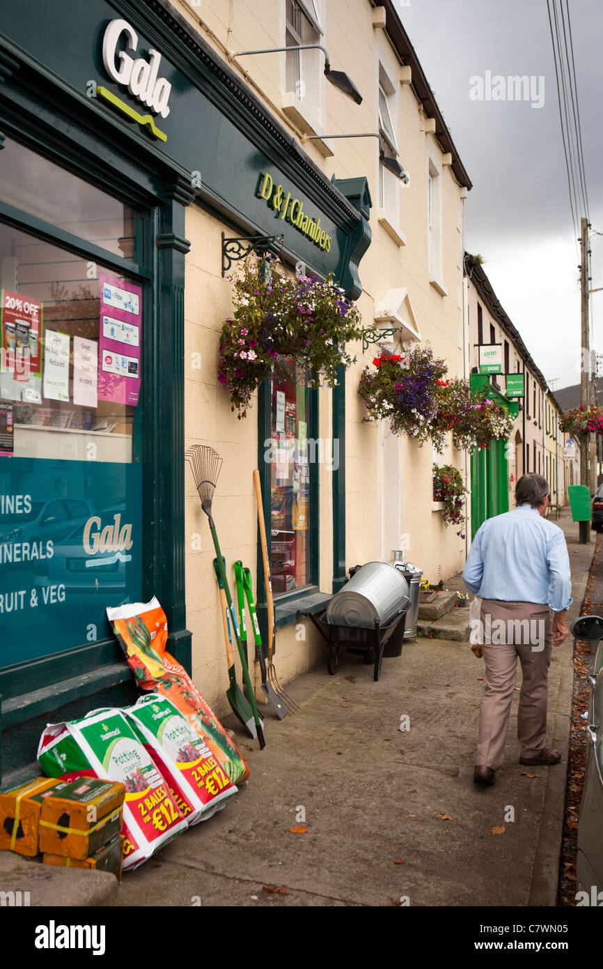 Ireland, Co Wicklow, Tinahely, Dwyer Square, village general store Stock Photo