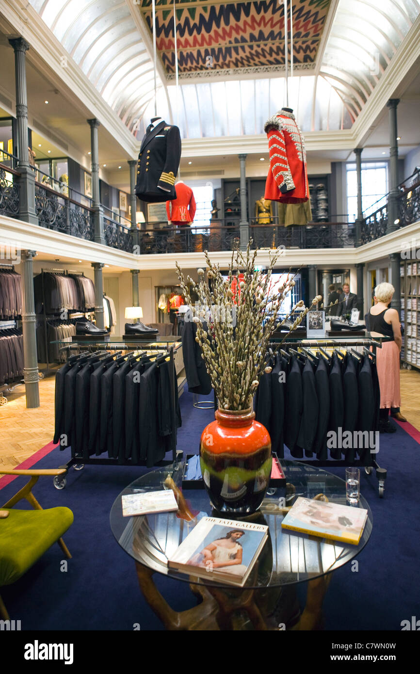 Gieves & hawkes tailors london hi-res stock photography and Gieves & hawkes tailors london hi-res stock photography and