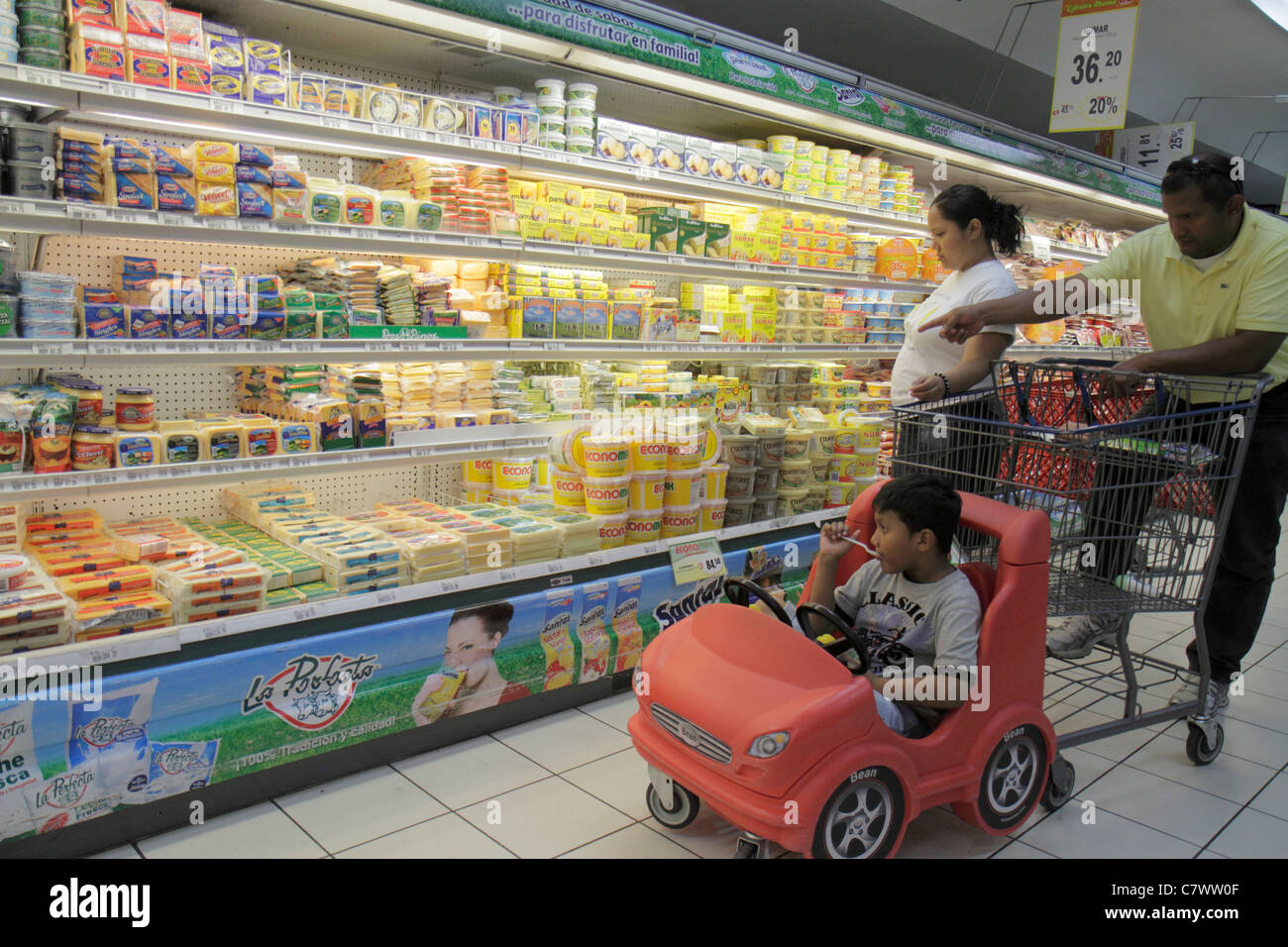 Managua Nicaragua Plaza Espana La Colonia Supermarket grocery store