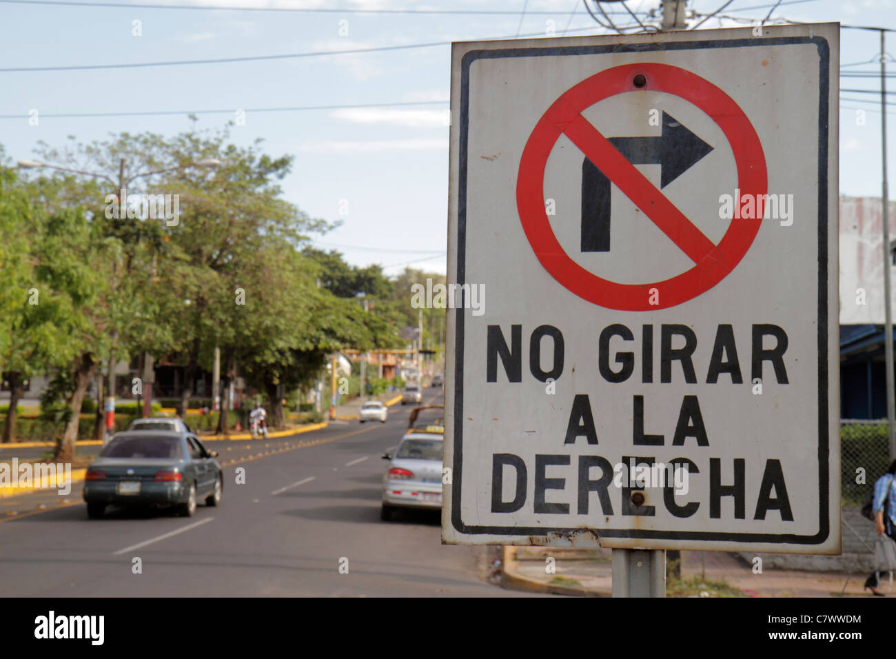 Managua Nicaragua,Central America,Avenida Simon Bolivar,street scene,traffic,road,sign,logo,information,prohibit,no,symbol,no right turn,Spanish,langu Stock Photo