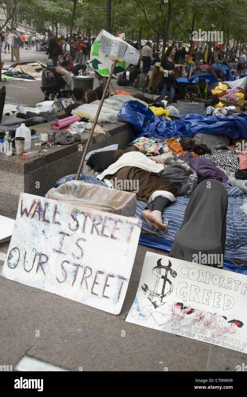 Occupy Wall Street: a leaderless movement tired of the the greed and corruption in Gov. & corporate America. Zuccotti Park NYC Stock Photo