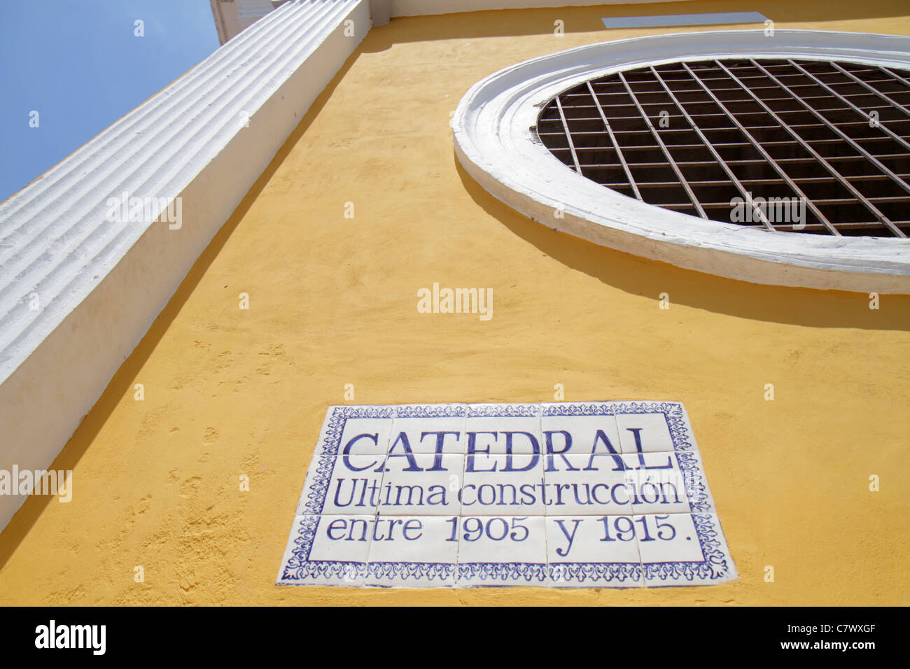 Granada Nicaragua,Central America,Avenida Guzman,Central Plaza,historic district,Catedral de Granada,cathedral,church,religion,neoclassical,plaza,deta Stock Photo