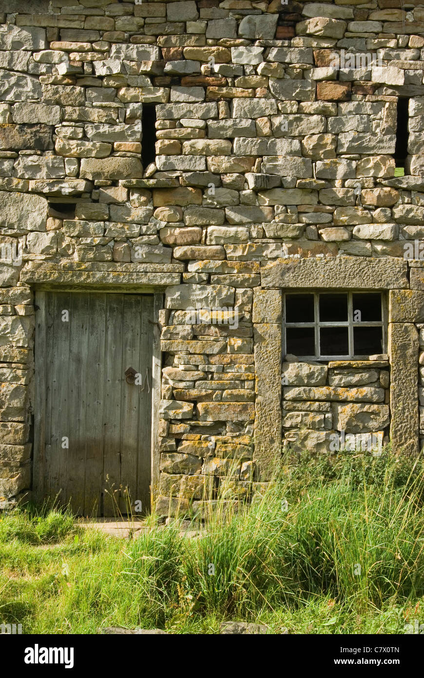 Yorkshire Dales barn front Stock Photo