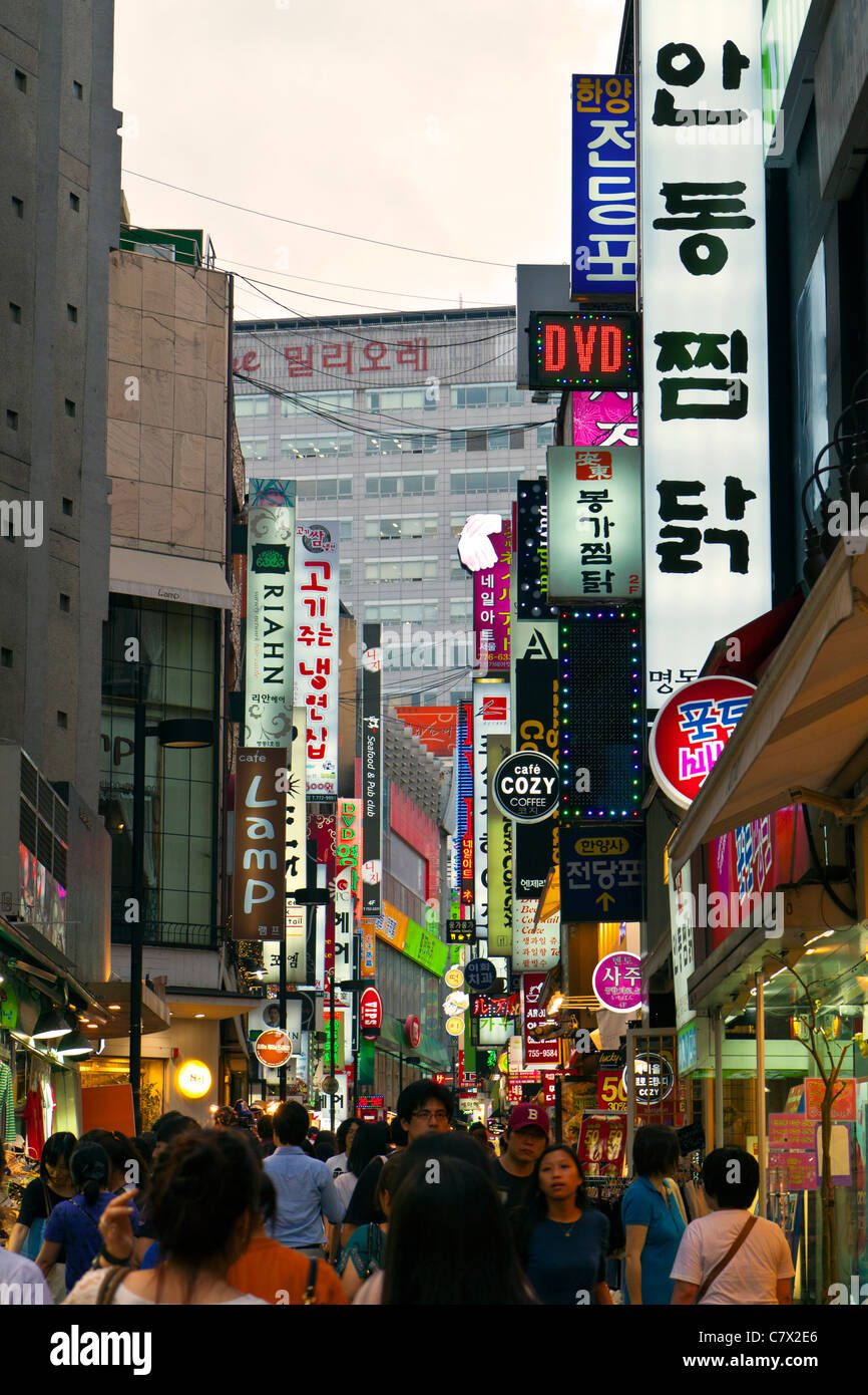 Flashing neon lights hires stock photography and images Alamy