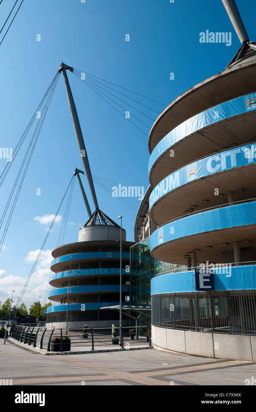 Spiral access ramps and supporting beam and cables at the City of Manchester Stadium, Manchester, England, UK Stock Photo